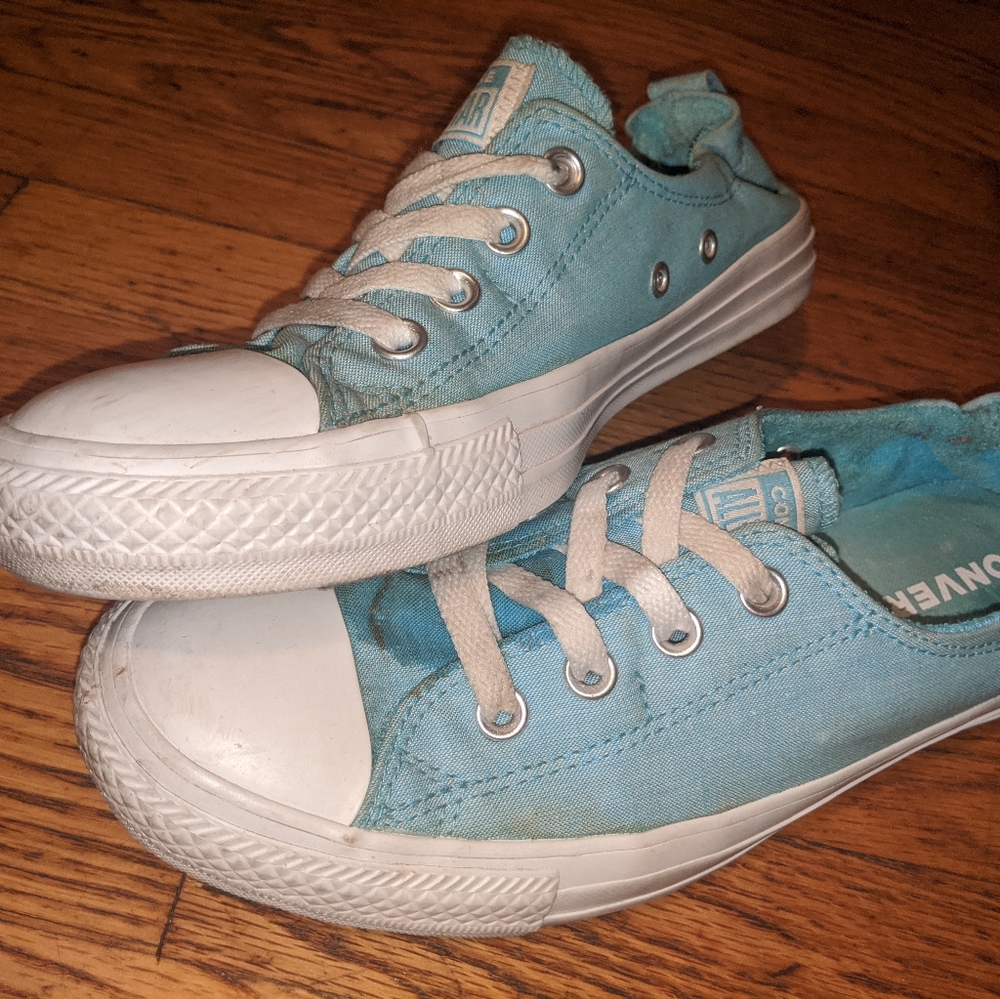 Women's Size 9.5 Low Top Converse Chuck Taylors